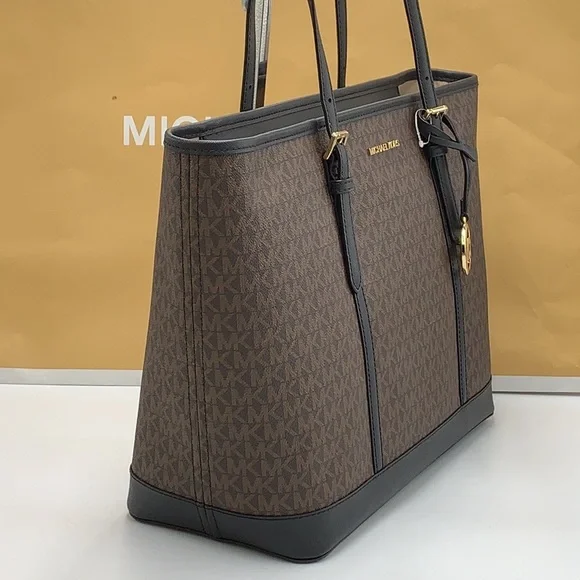 MICHAEL KORS OUTLET
Jet Set Travel Large Logo Tote Bag - Picture 8 of 14